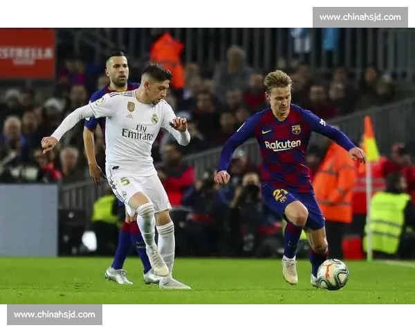 国家德比温情瞬间：佩德里与维尼修斯的对抗与尊重